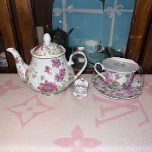 TEAPOT WITH CUP & SAUCER-NWT GORGEOUS